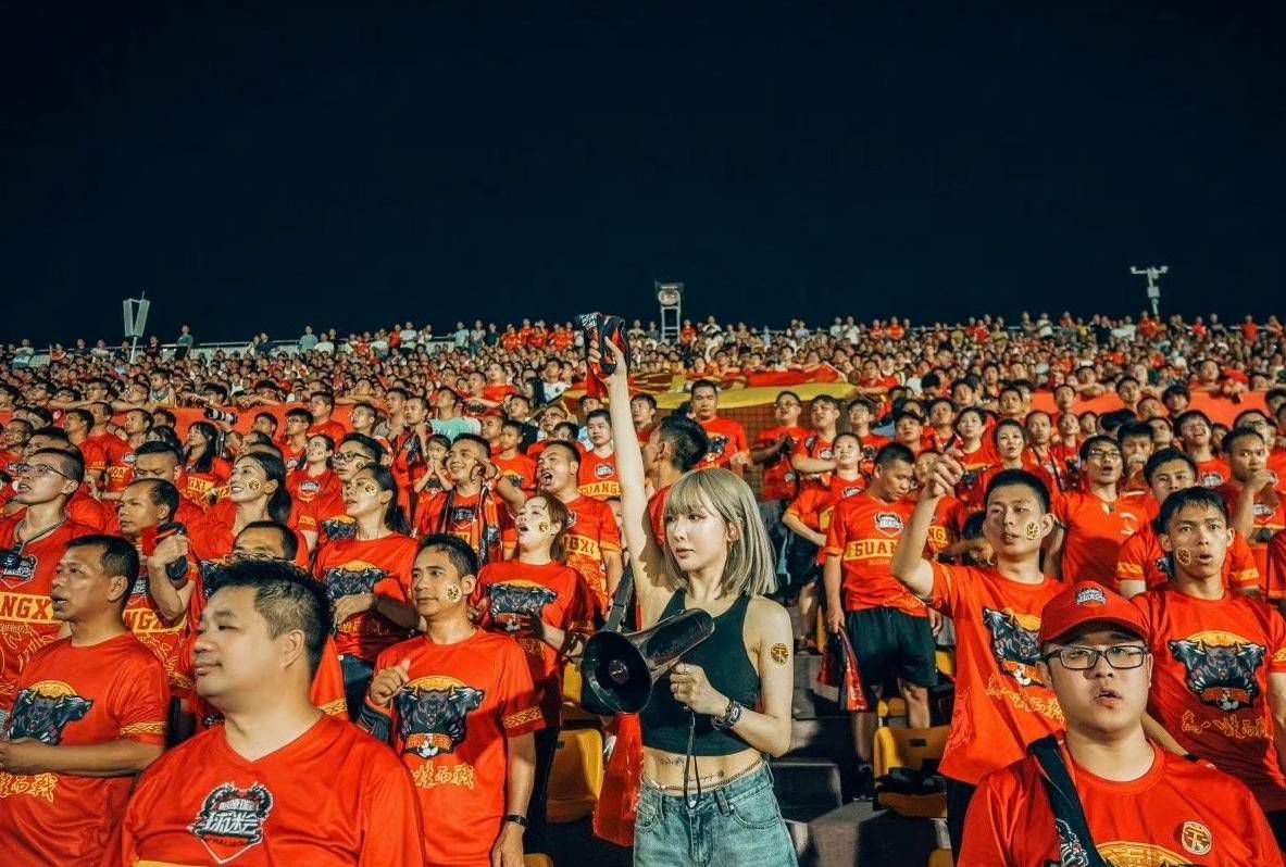 春运是时代产生的故事无不使人感慨欷歔。
